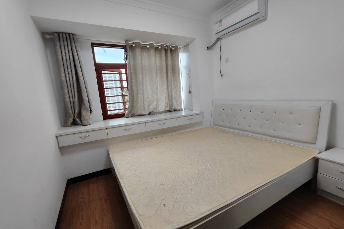 百弘学府城  3室2厅2卫    2000.0元/月室内图