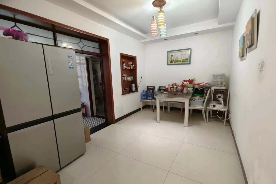 凤阳农贸市场  0室0厅0卫    49.8万室内图