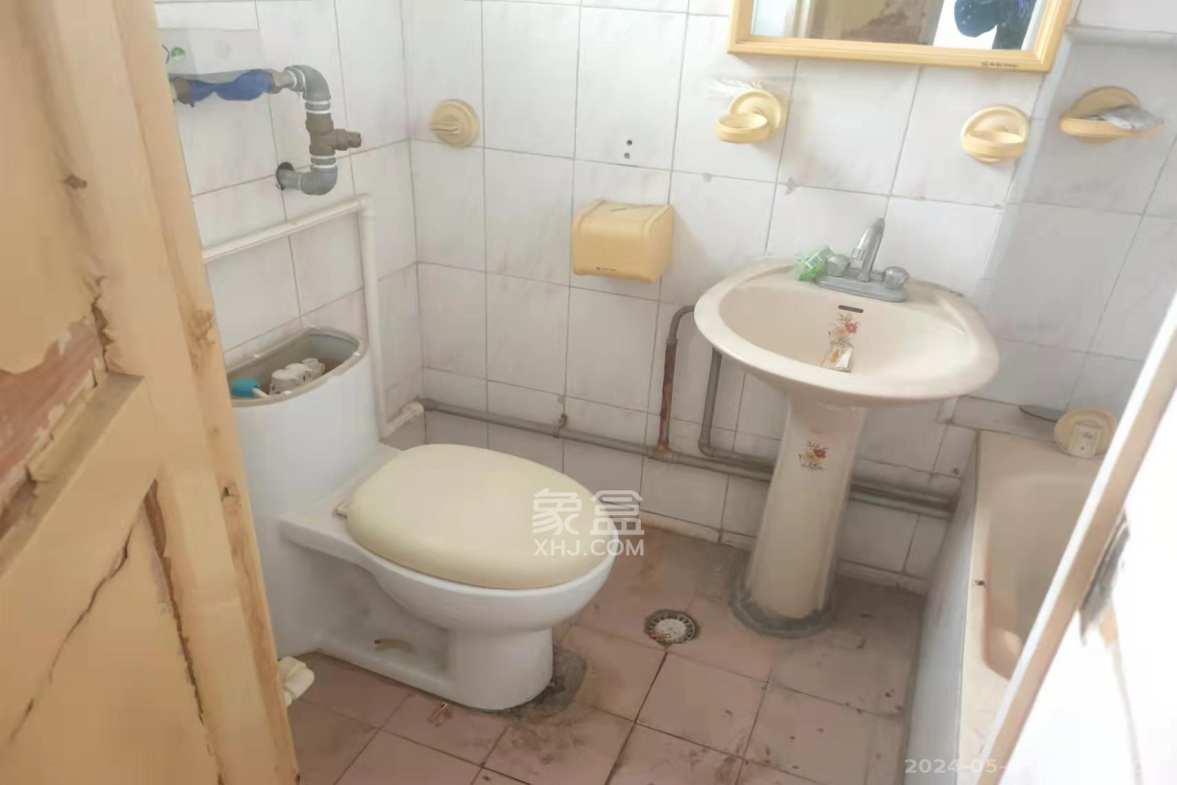 湖南省歌舞剧院宿舍  3室2厅2卫    1800.0元/月室内图