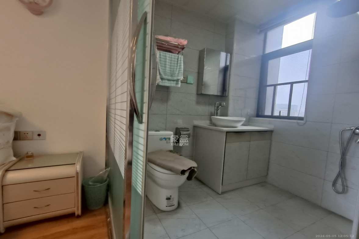 中南红领邦（红星嘉和苑）  3室1厅2卫    3200.0元/月室内图