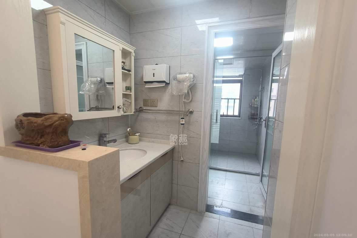 中南红领邦（红星嘉和苑）  3室1厅2卫    3200.0元/月室内图1