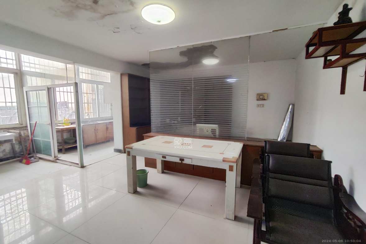 学宫街散盘  3室2厅2卫    2000.0元/月室内图