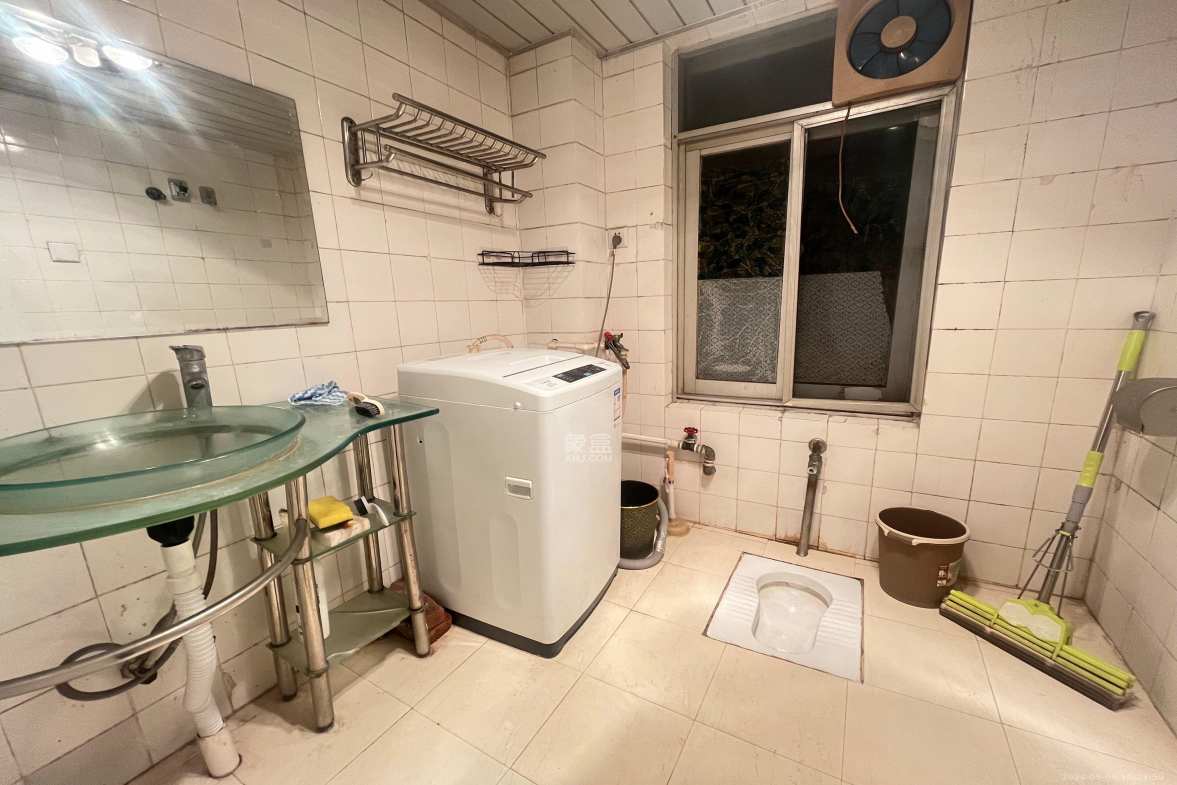 中意花苑 2室2厅1卫 1300.0元/月 中意花苑 2室2厅1卫 1300.0元/月室内图