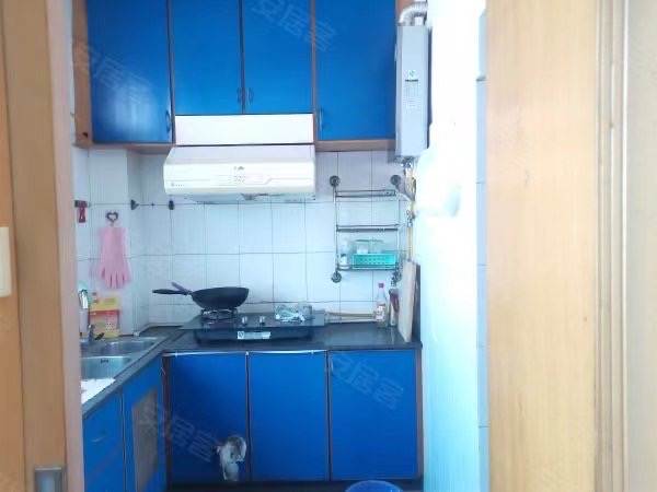 洞新市场  3室2厅2卫    30.0万 洞新市场  3室2厅2卫    30.0万客厅