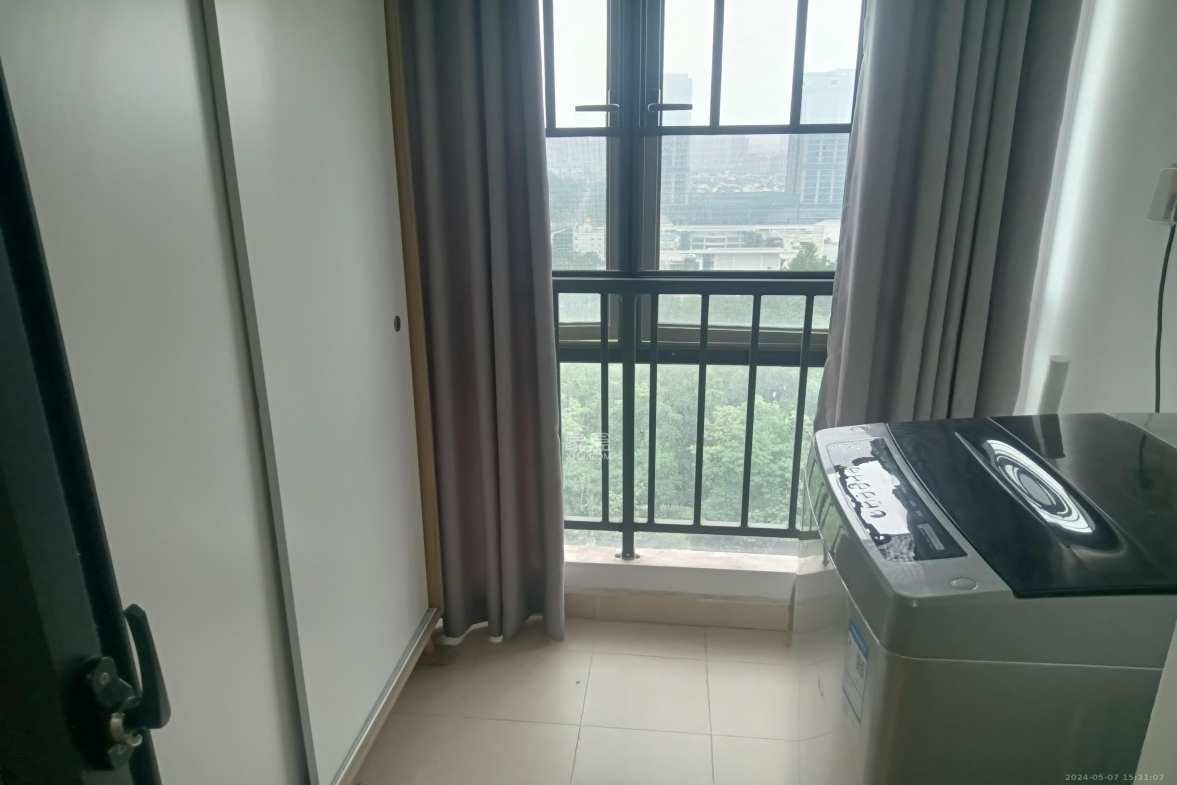 荣泰广场  1室1厅1卫    1300.0元/月室内图1