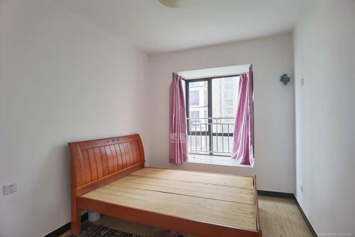 中鼎江岸花城  3室2厅1卫    1300.0元/月室内图