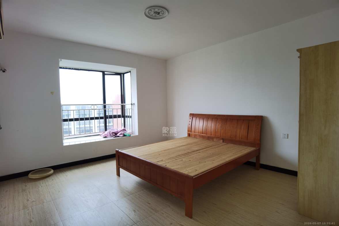 中鼎江岸花城  3室2厅1卫    1300.0元/月室内图