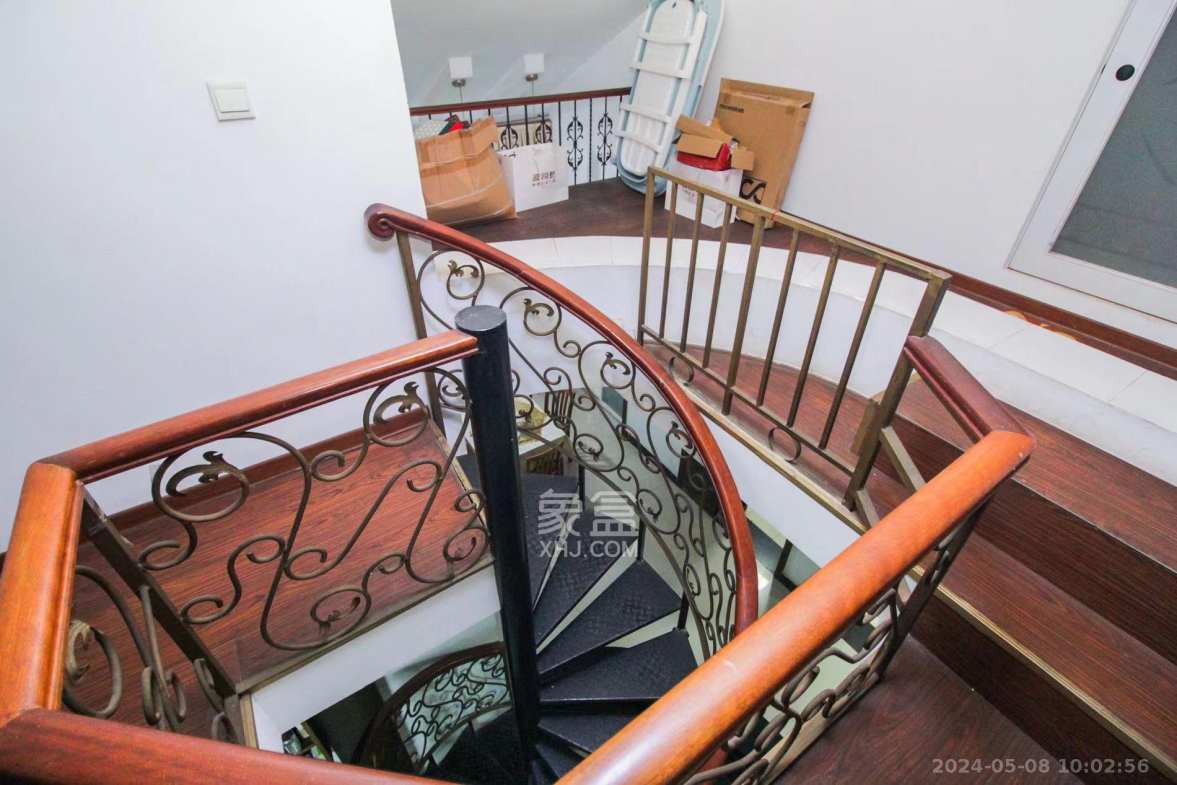 山水庭院 3室2厅2卫 1800.0元/月 山水庭院 3室2厅2卫 1800.0元/月室内图