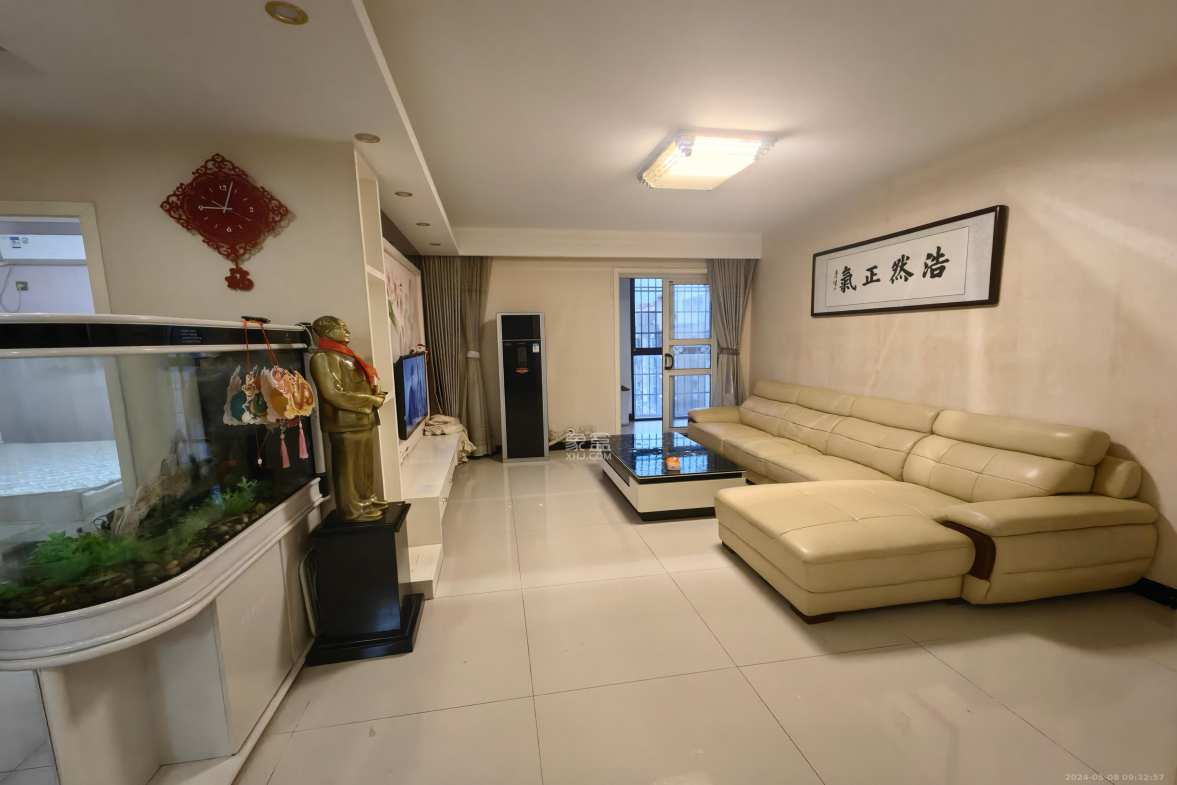 幸福郡音乐花园  3室2厅2卫    1800.0元/月室内图