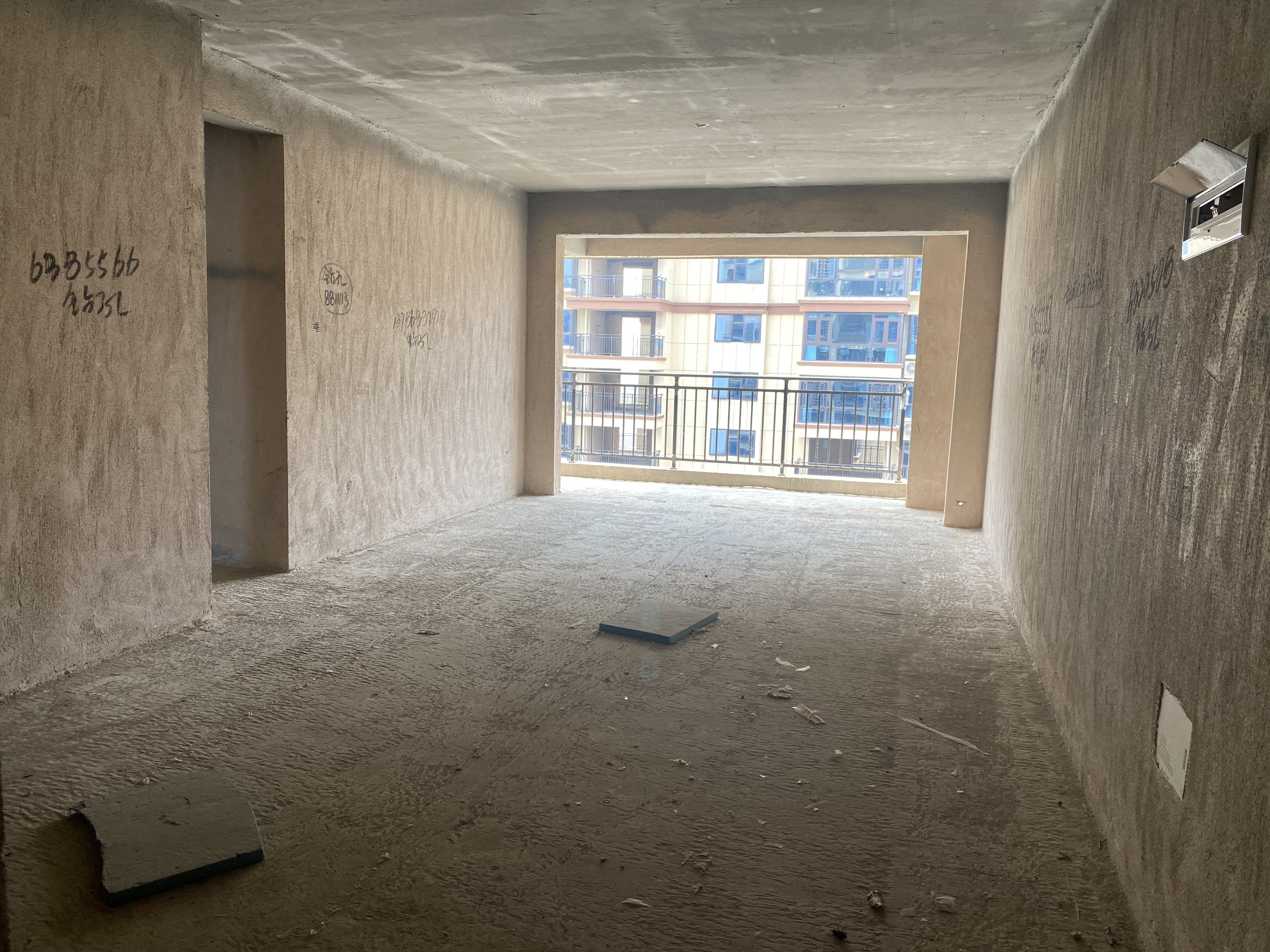 万顺康庭  4室2厅2卫    66.8万