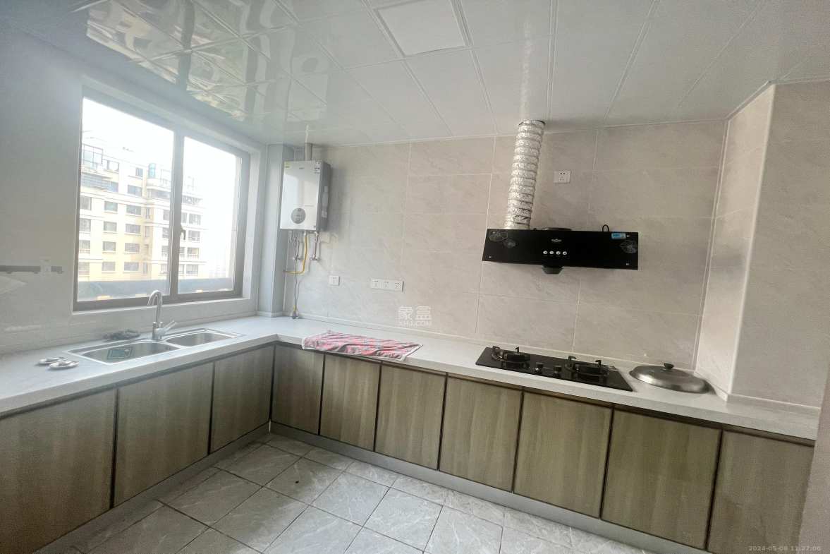 湘水郡（兴旺小爱同学）  4室2厅2卫    3200.0元/月室内图