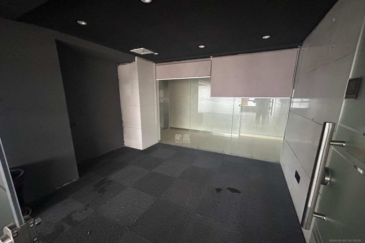 摩天一号  1室1厅1卫    18000.0元/月室内图