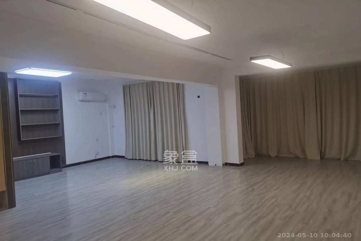 高桥家电百货城  4室2厅2卫    2700.0元/月室内图1