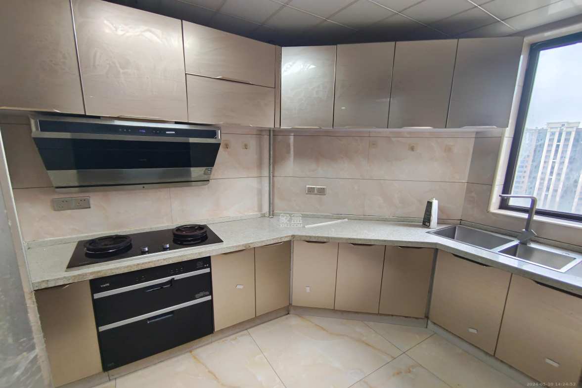 和泓梅溪四季  5室2厅2卫    4000.0元/月室内图