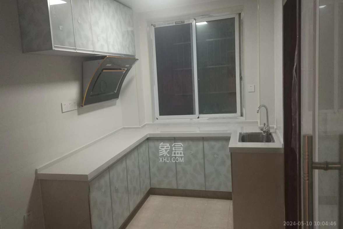 高桥家电百货城  4室2厅2卫    2700.0元/月室内图