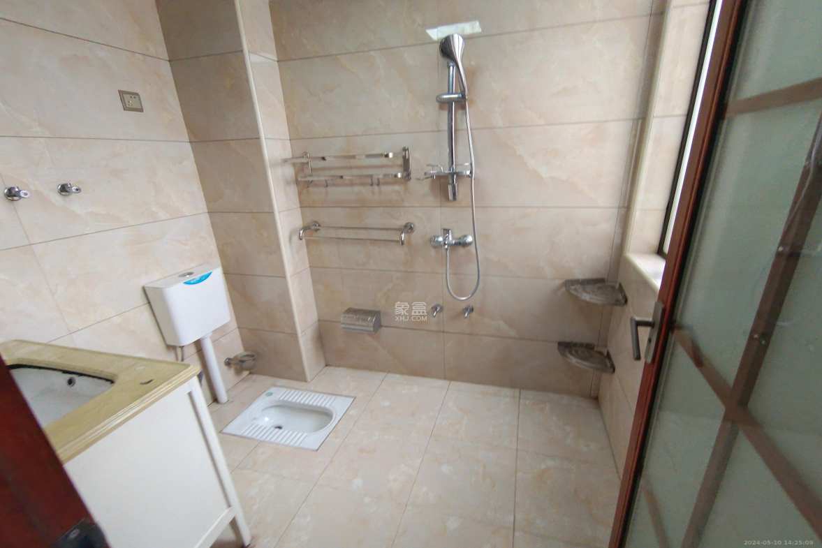 和泓梅溪四季  5室2厅2卫    4000.0元/月室内图