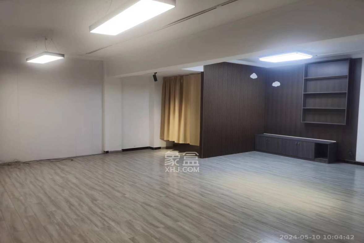 高桥家电百货城  4室2厅2卫    2700.0元/月室内图