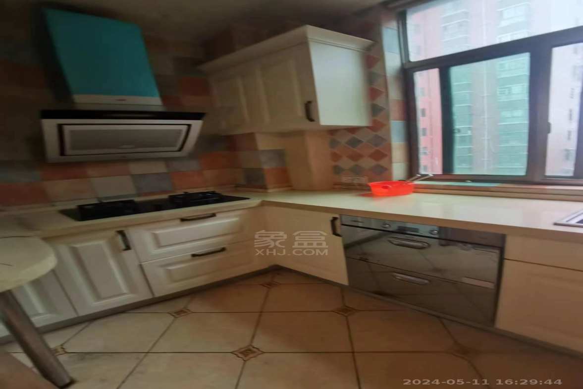 庐山恋  3室1厅1卫    2200.0元/月室内图