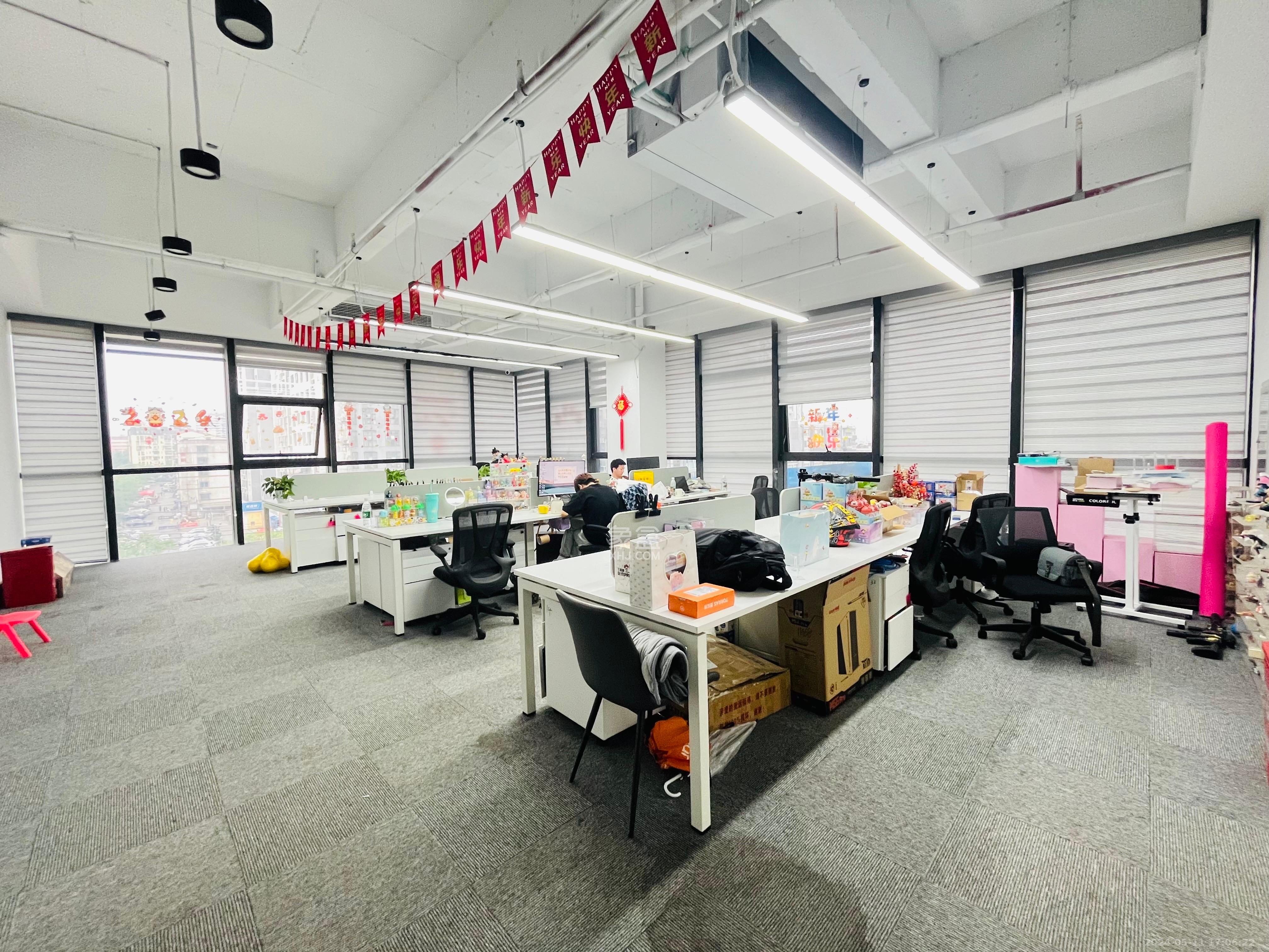 长房时代城   330.0㎡      52000.0元/月