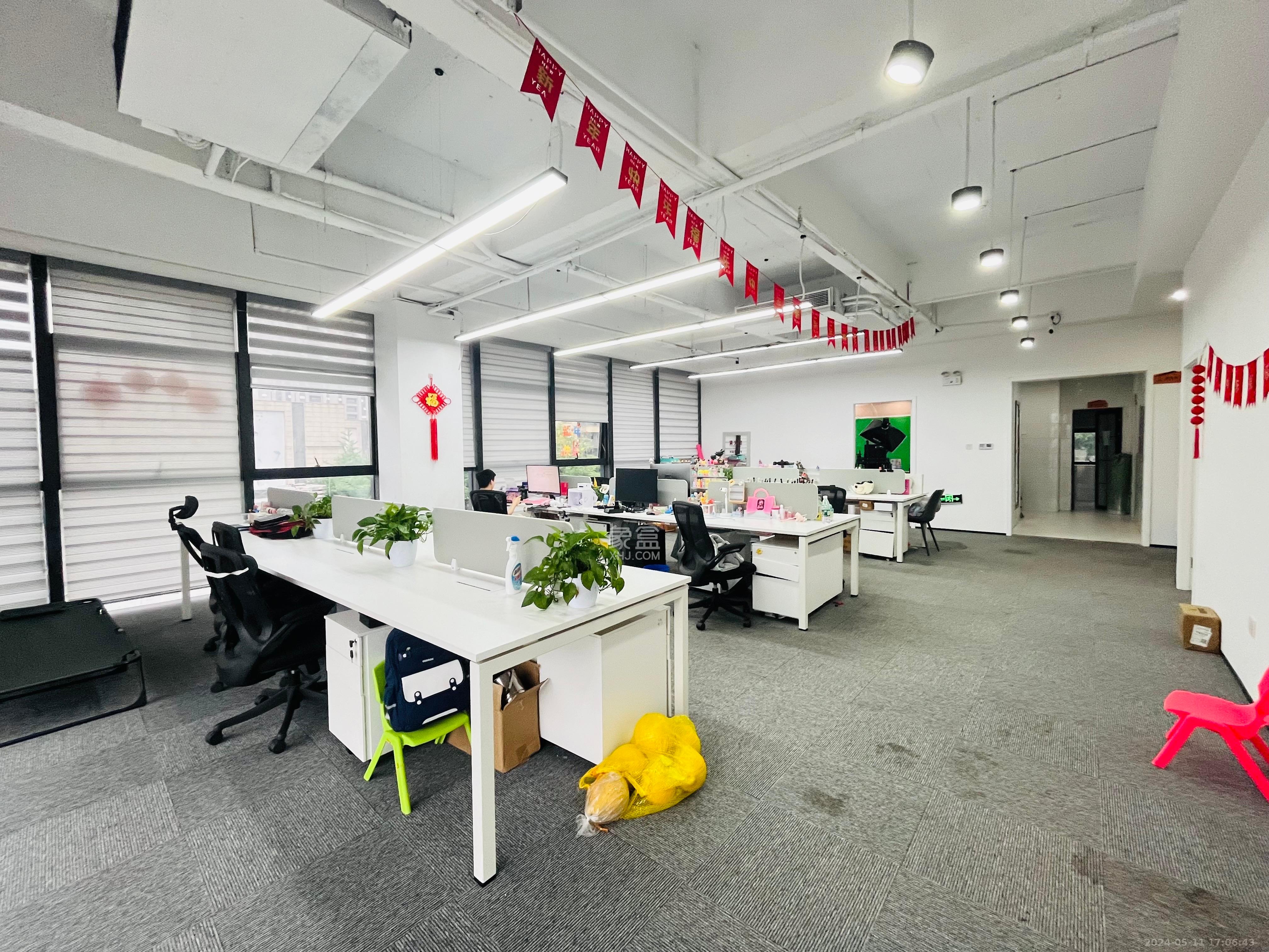 长房时代城   330.0㎡      52000.0元/月室内图