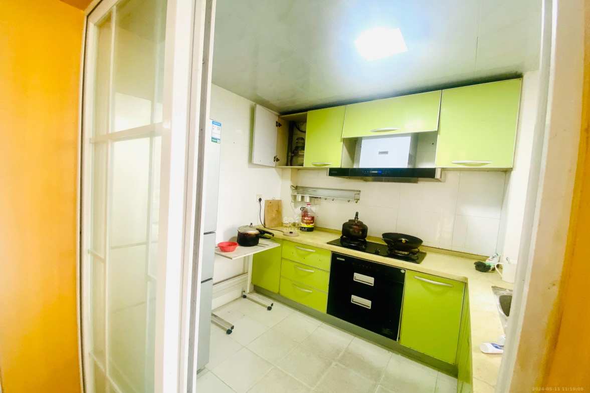 金色比华利 4室2厅1卫 2400.0元/月 金色比华利 4室2厅1卫 2400.0元/月室内图