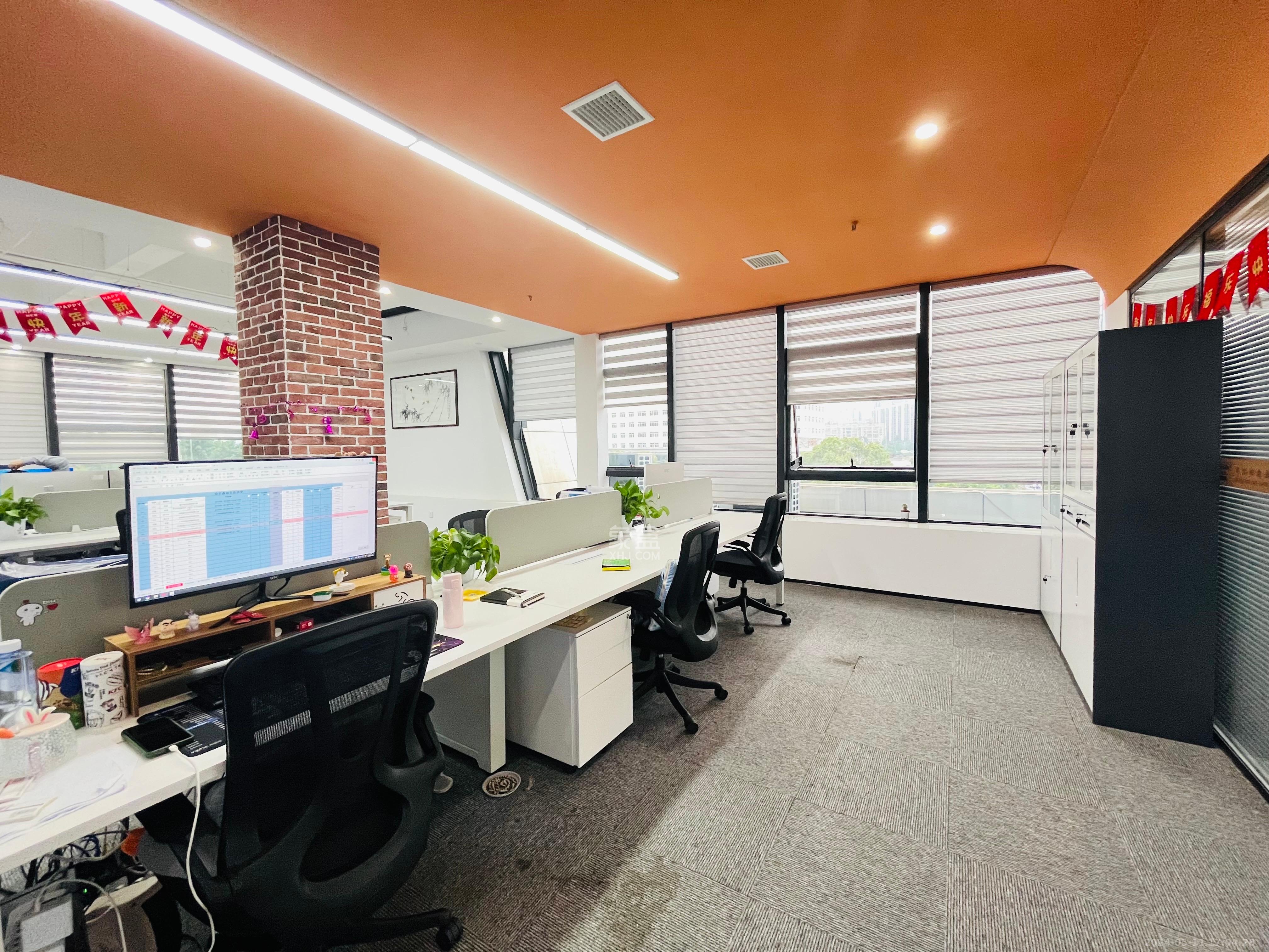 长房时代城   320.0㎡      52000.0元/月室内图