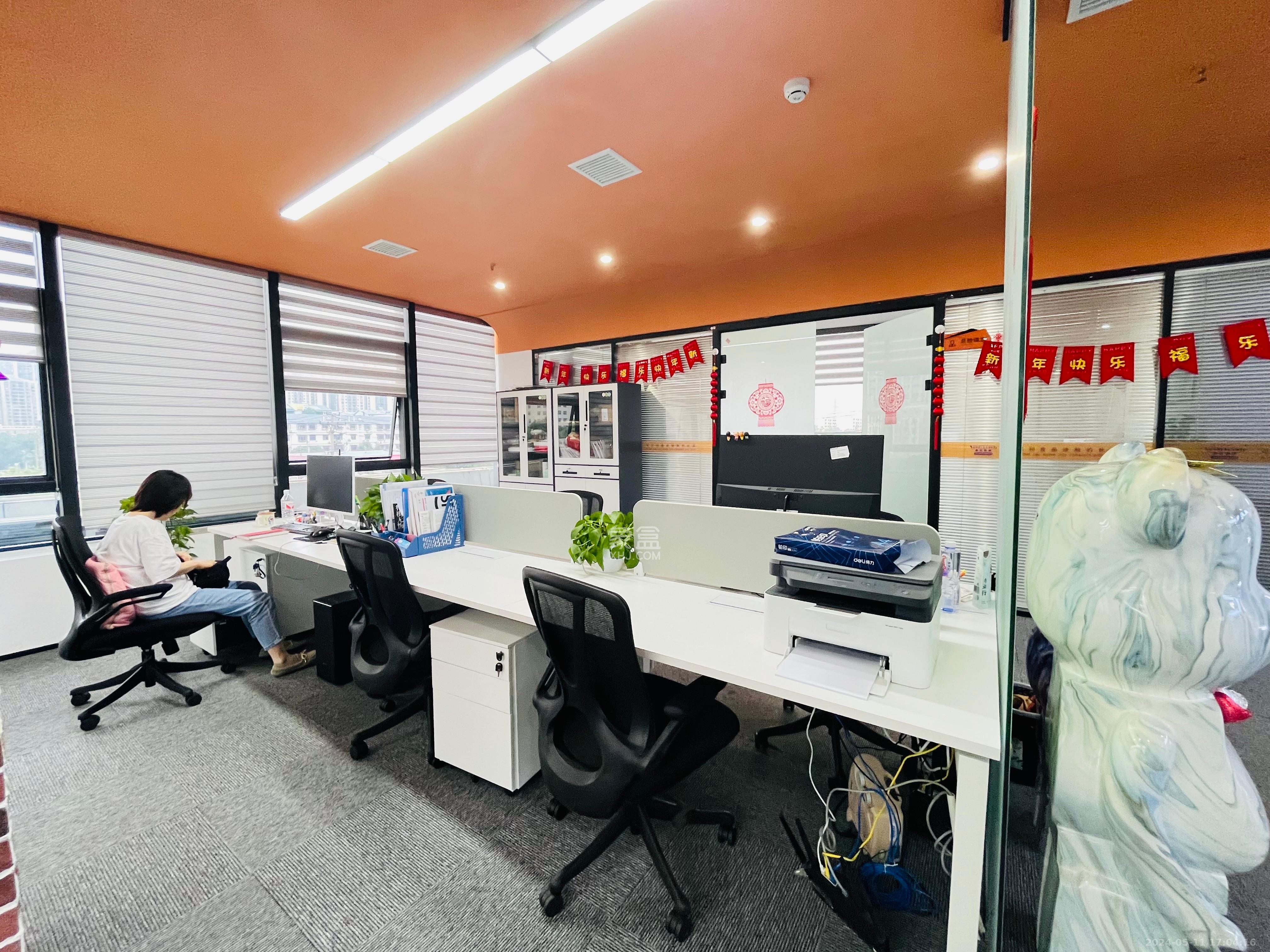 长房时代城   320.0㎡      52000.0元/月室内图