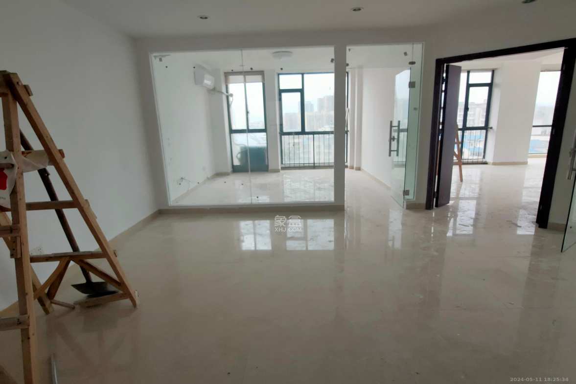 长房时代城 3室2厅1卫 6800.0元/月 长房时代城 3室2厅1卫 6800.0元/月室内图