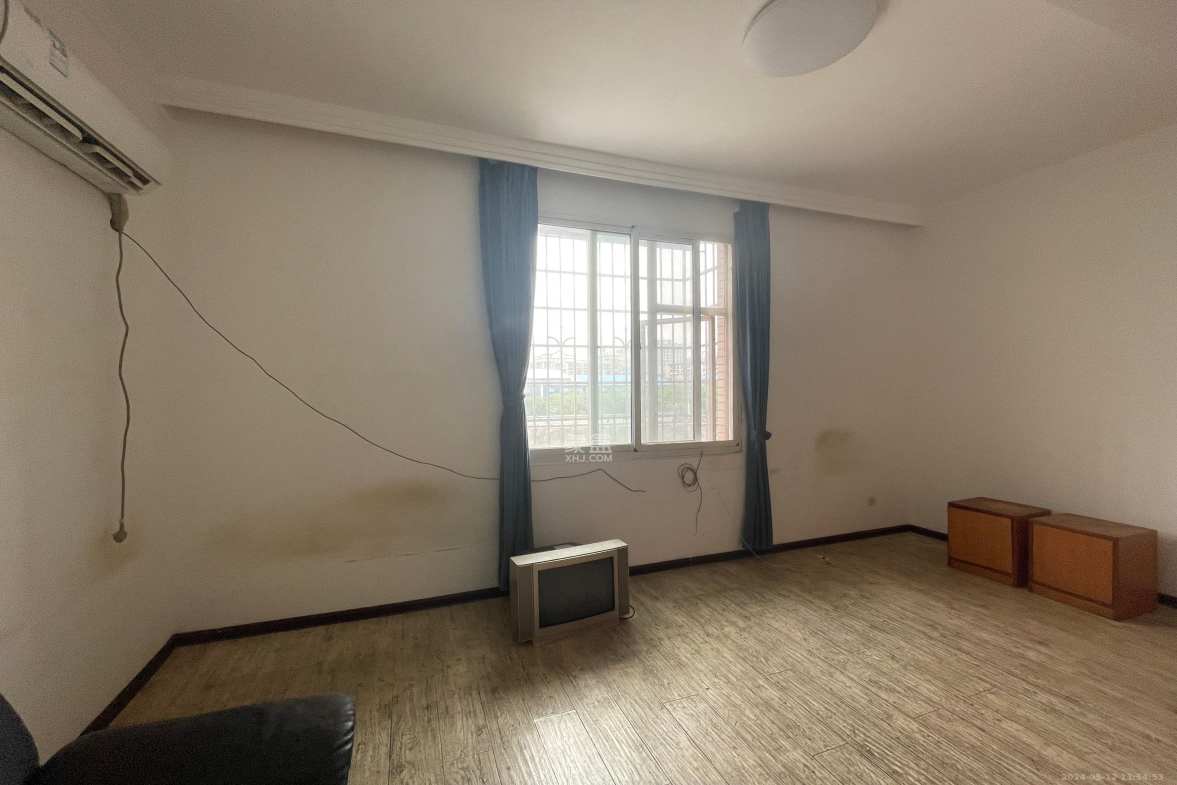 泰时三湘金地  2室1厅1卫    1400.0元/月 泰时三湘金地  2室1厅1卫    1400.0元/月室内图