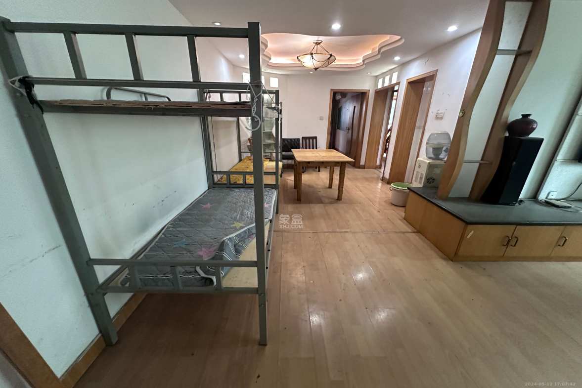 鸿运花苑  0室0厅0卫   2000.00元/月室内图