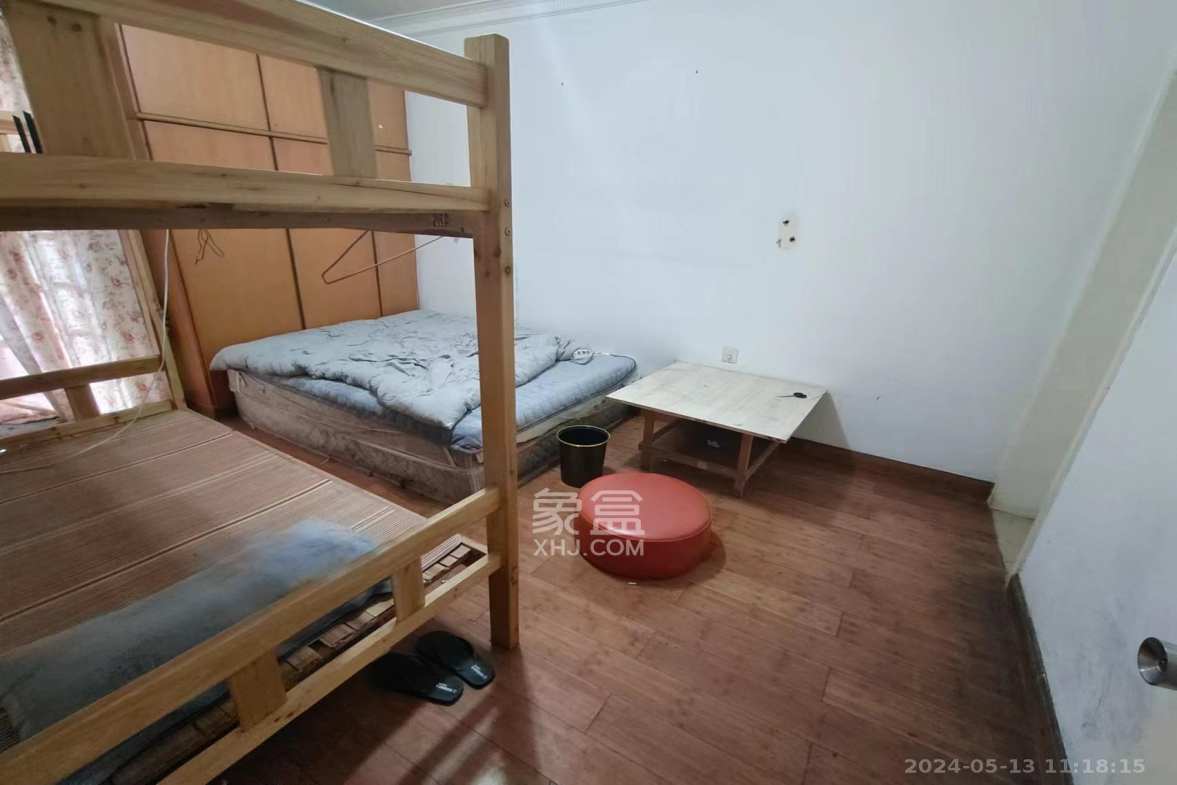 华宝公寓  3室2厅2卫    2000.0元/月室内图