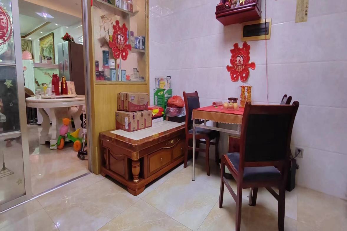 武警星苑  3室2厅2卫    72.8万客厅