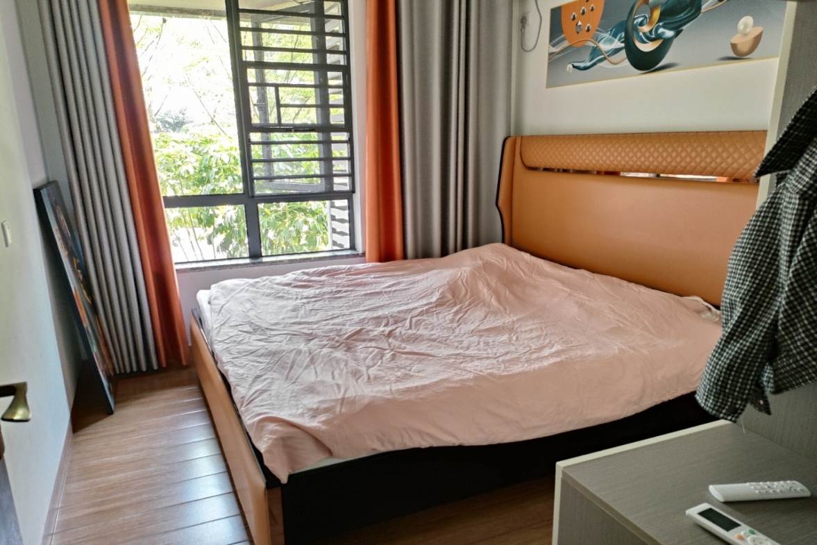 昌茂春天里  3室2厅2卫    237.5万客厅