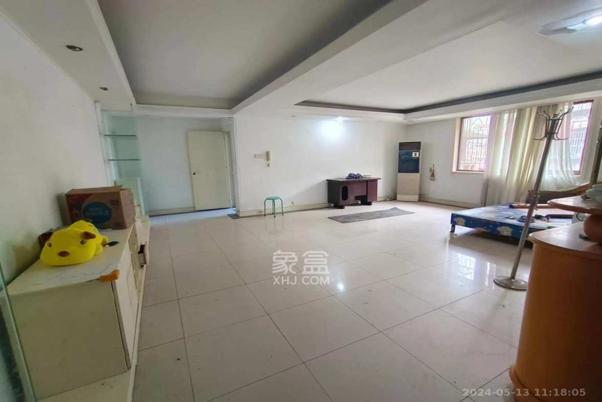 华宝公寓  3室2厅2卫    2000.0元/月室内图1