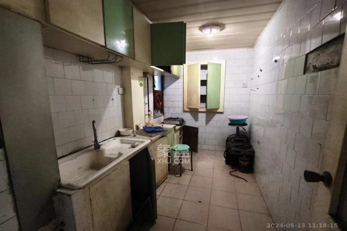 华宝公寓  3室2厅2卫    2000.0元/月室内图