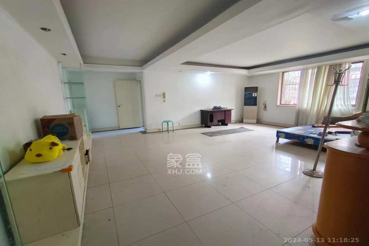 华宝公寓  3室2厅2卫    2000.0元/月室内图