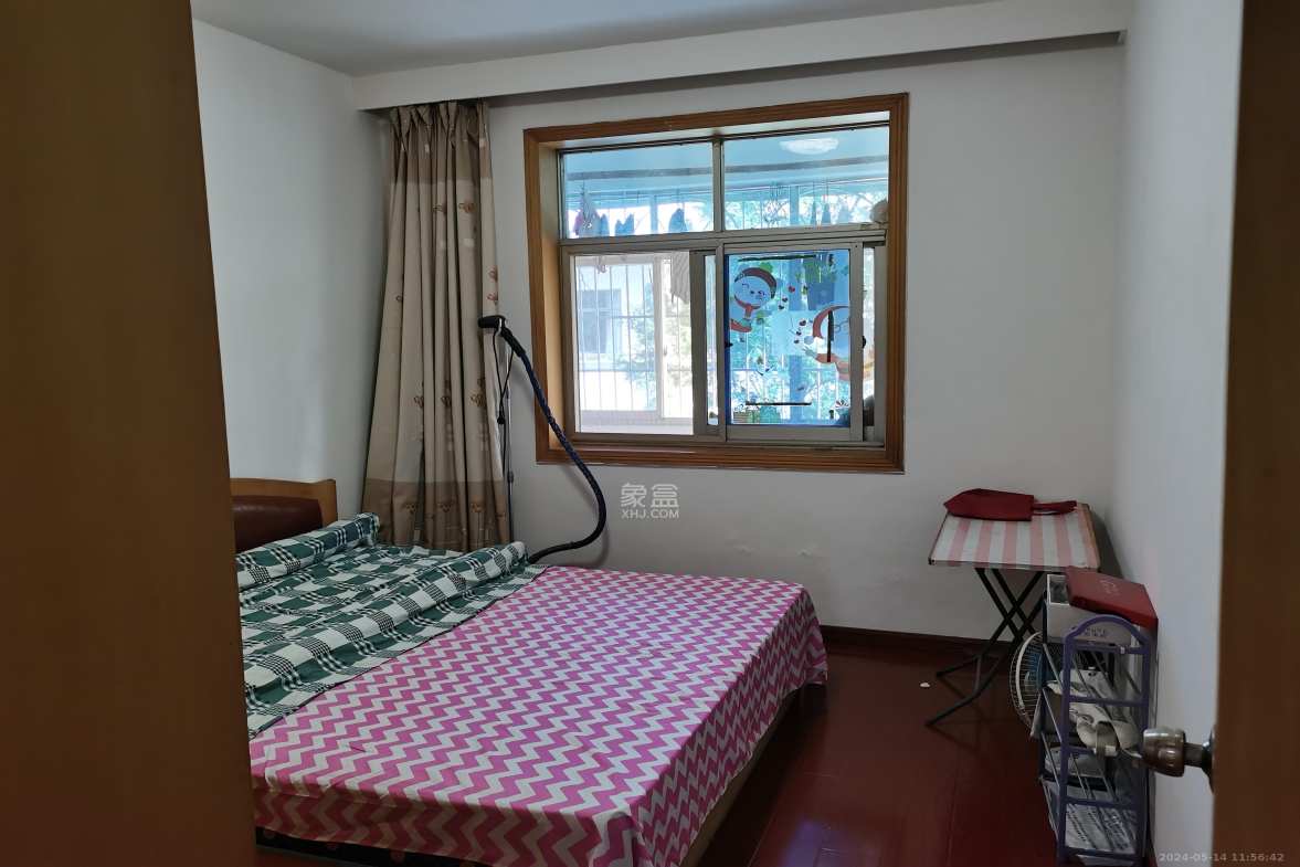 军安苑小区  4室2厅1卫   2300.00元/月室内图1
