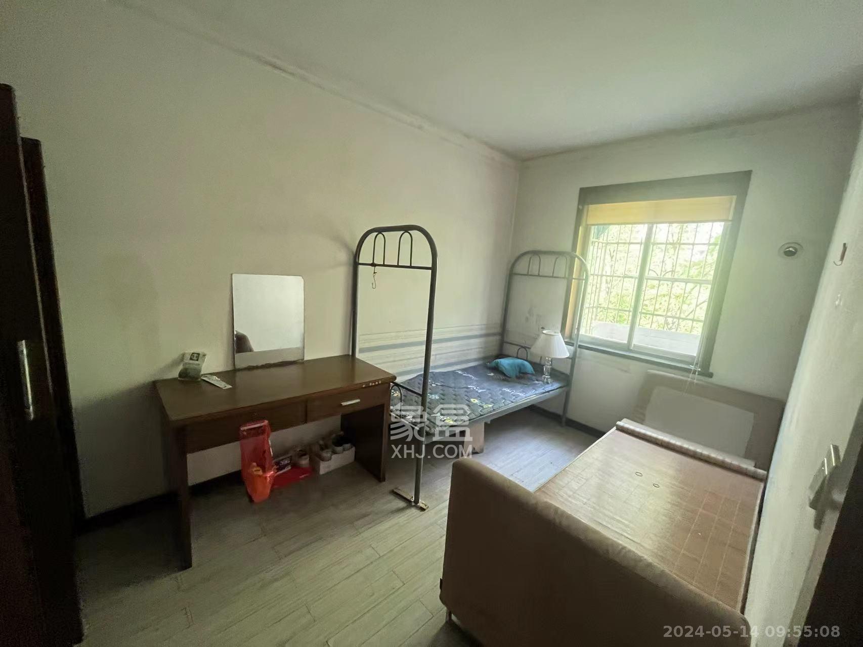 中南汽车世界  3室2厅1卫    1300.0元/月