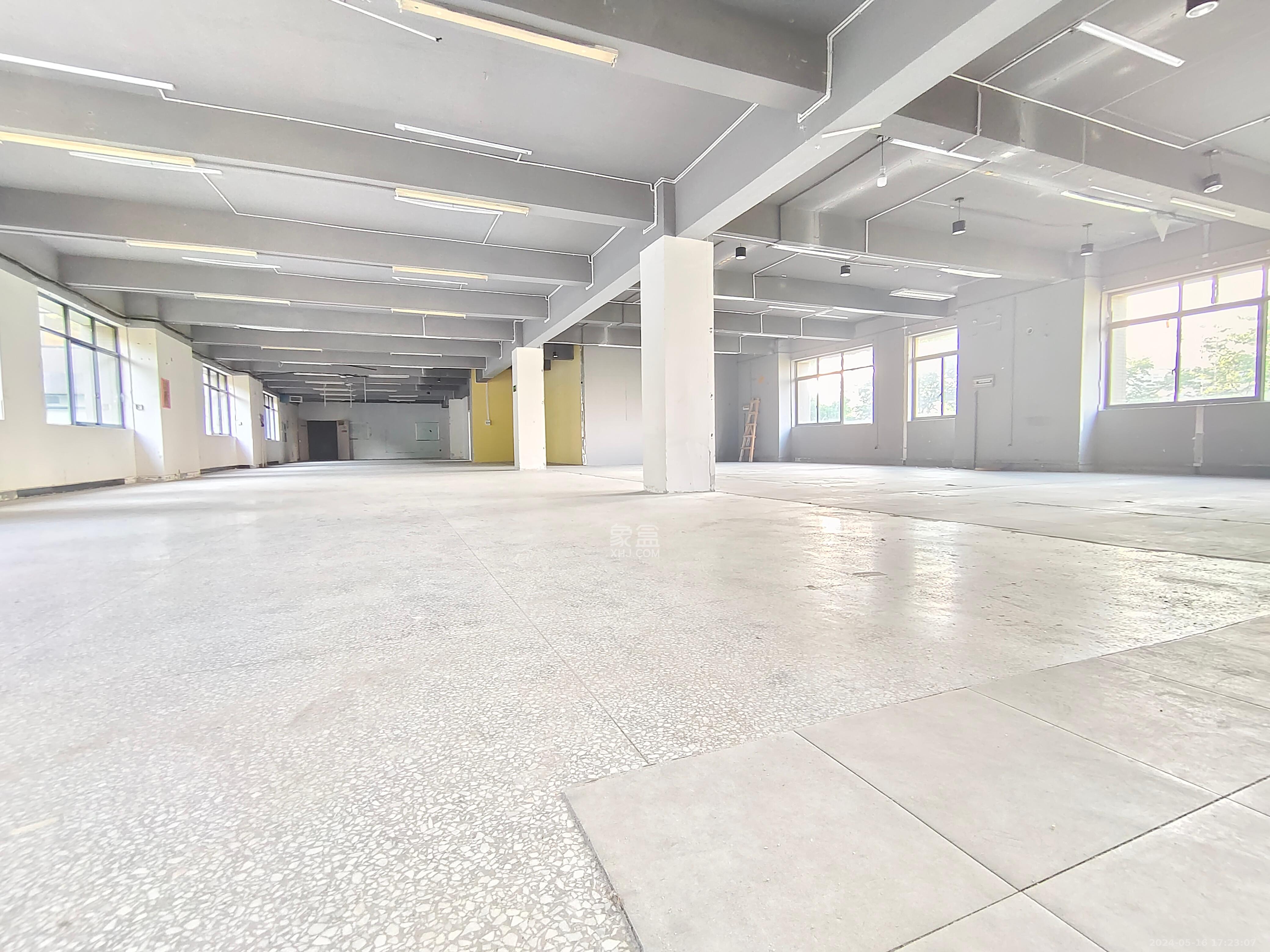 国际企业中心   805.57㎡      14800.0元/月室内图