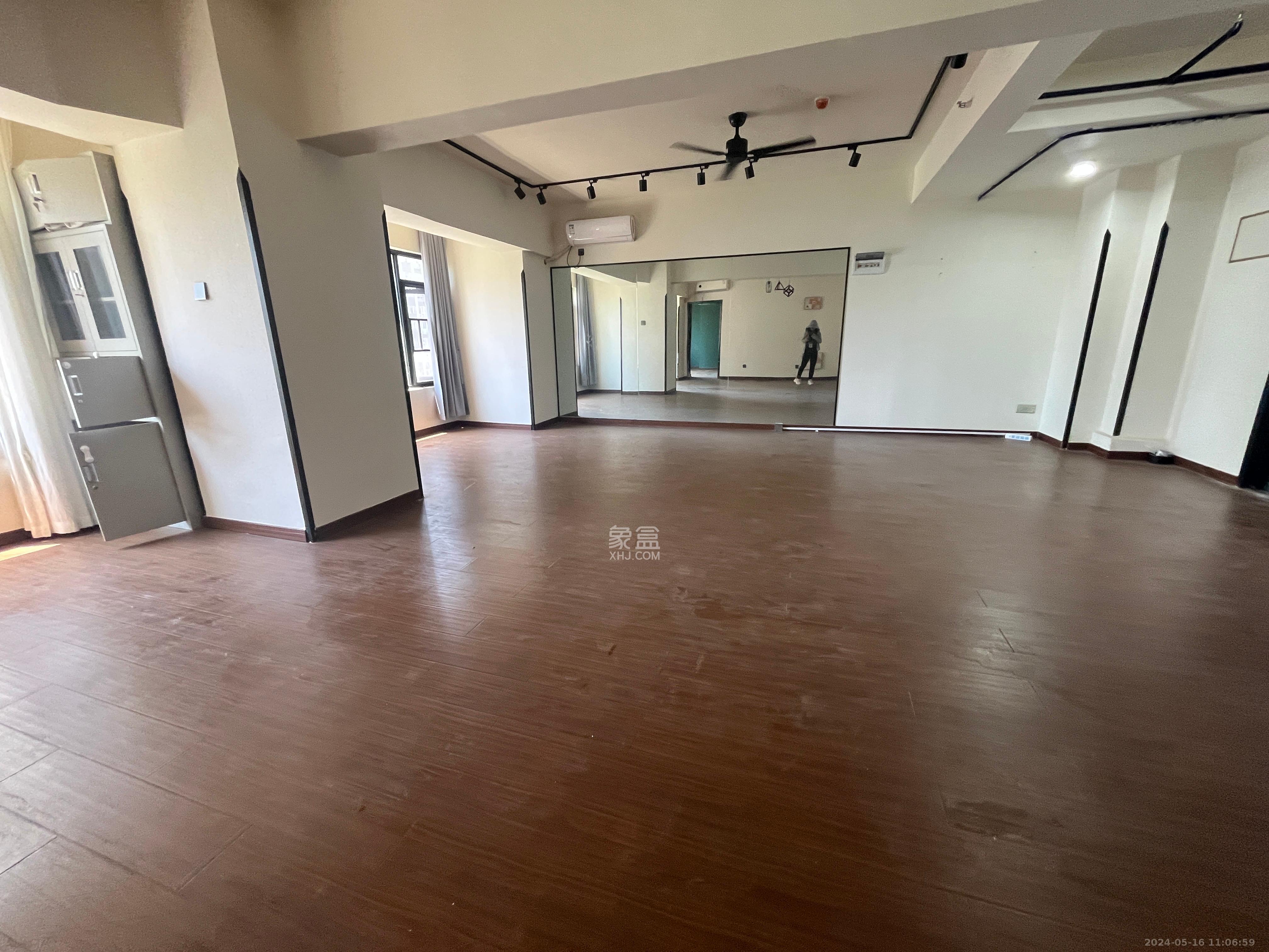 当代滨江MOMA  1室1厅1卫    1800.0元/月