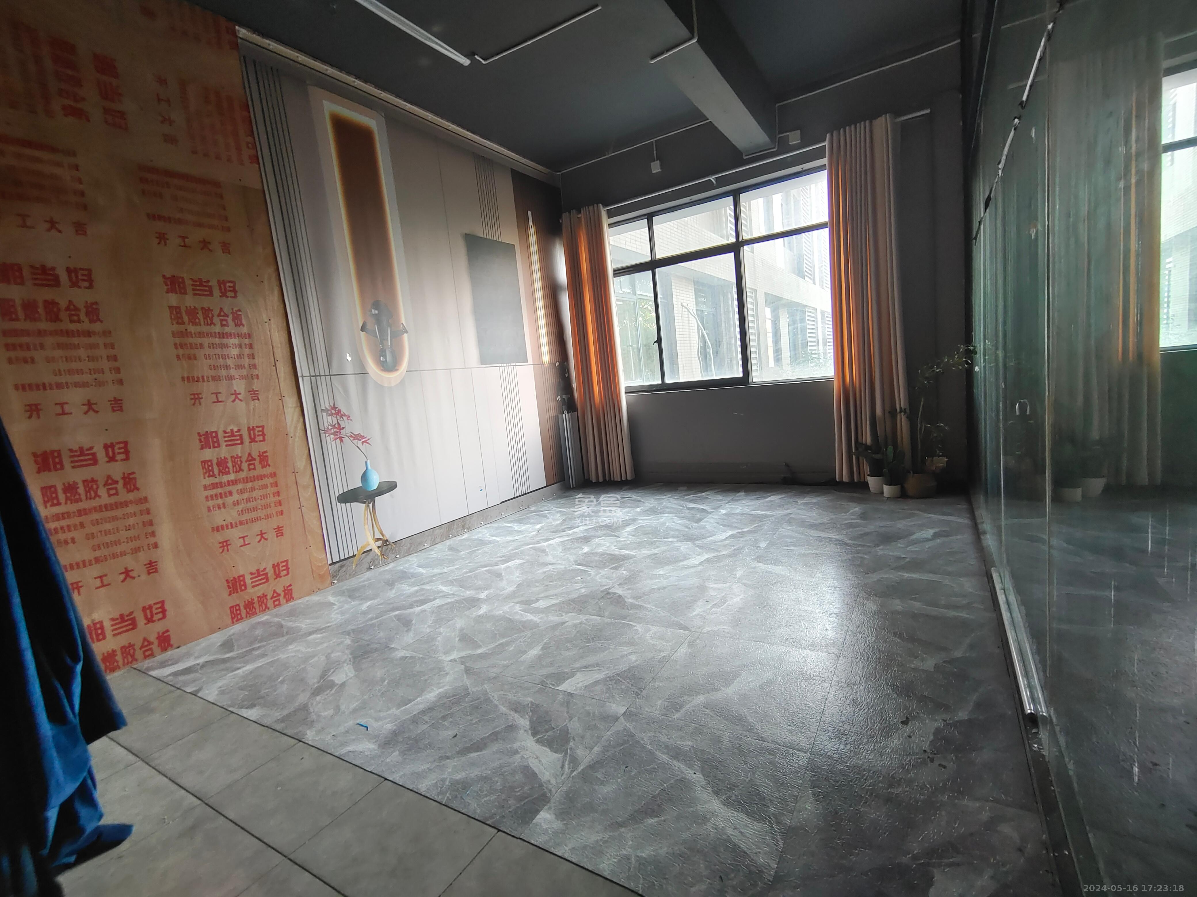 国际企业中心   805.57㎡      14800.0元/月室内图