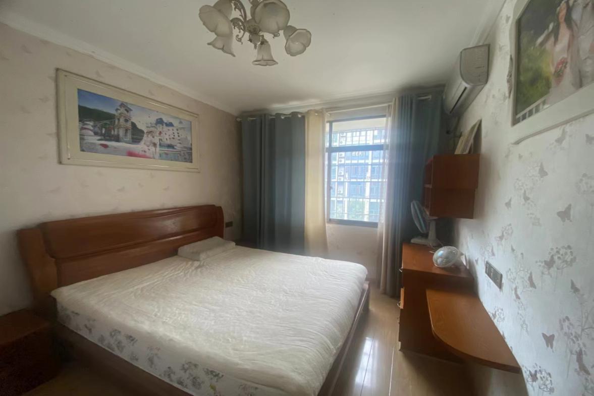 宏泰阳光家园  3室2厅2卫    1200.0元/月室内图