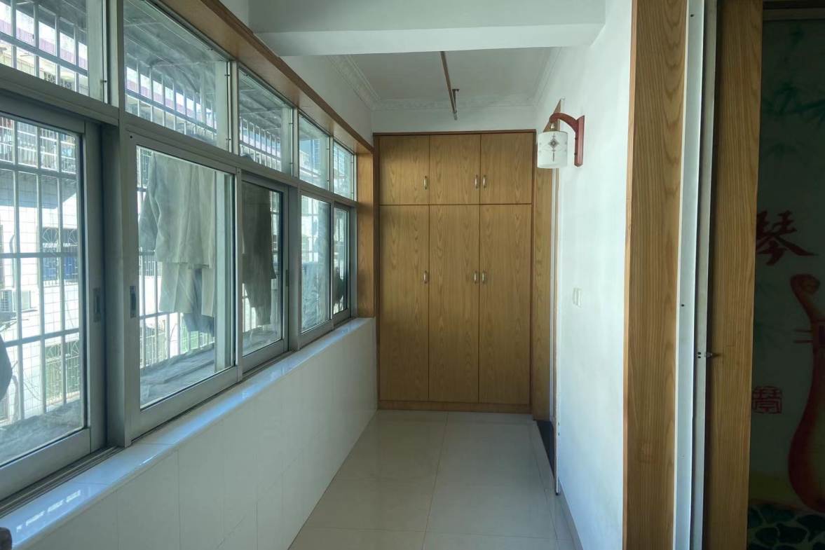 立新二社区  3室2厅2卫   1300.00元/月室内图