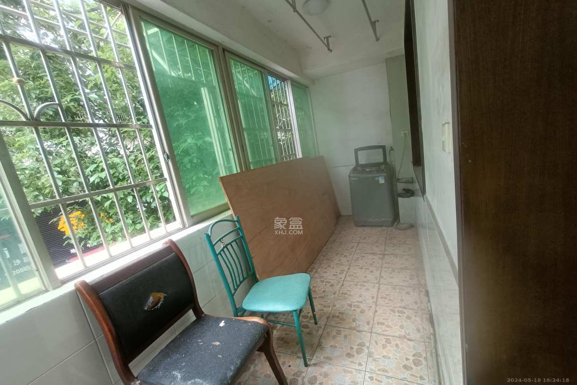 中南汽车世界 3室2厅2卫 1400.0元/月 中南汽车世界 3室2厅2卫 1400.0元/月室内图