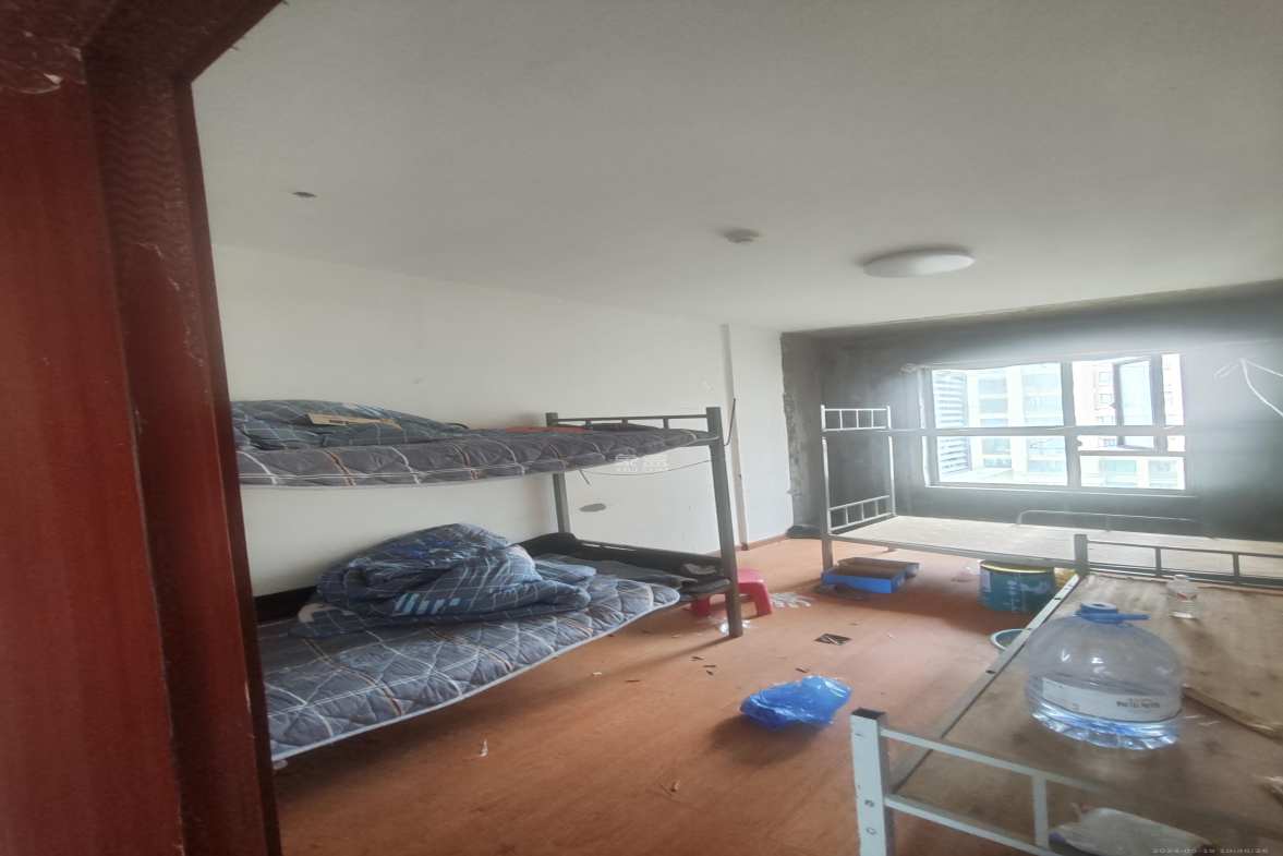 卓越浅水湾  4室2厅1卫    2500.0元/月 卓越浅水湾  4室2厅1卫    2500.0元/月室内图