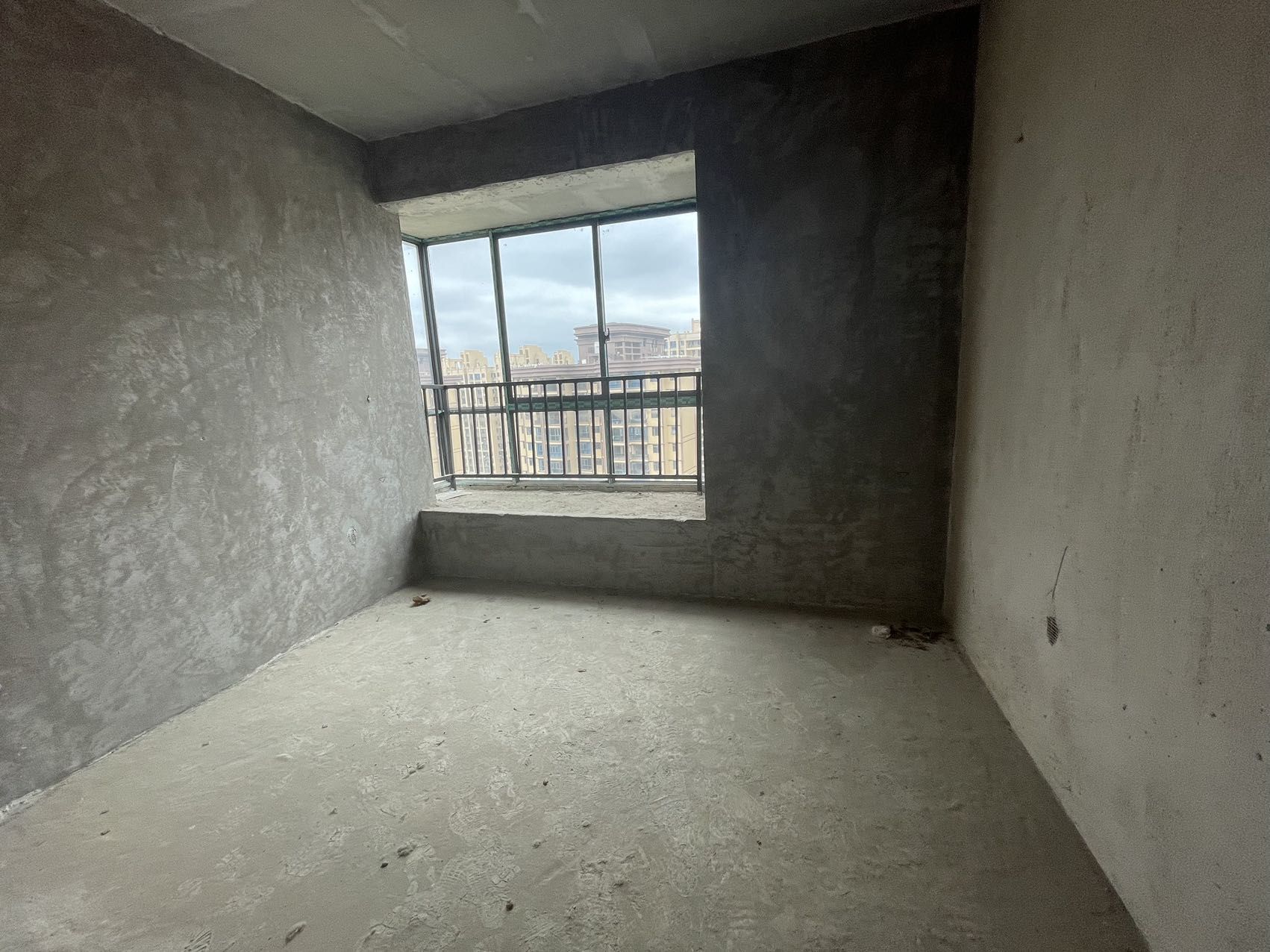 公交小区  3室2厅1卫    45.0万