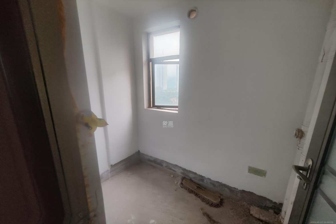 卓越浅水湾  4室2厅1卫    2500.0元/月 卓越浅水湾  4室2厅1卫    2500.0元/月室内图