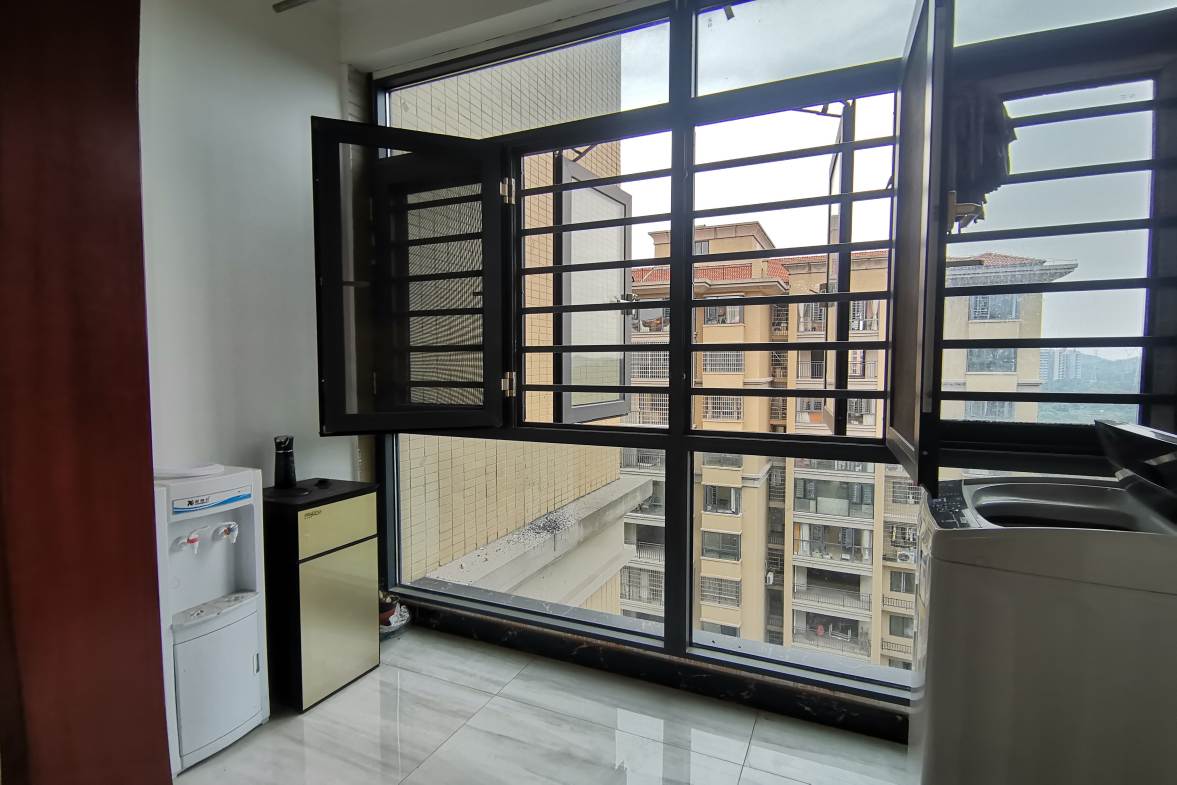 富厚名城 3室2厅2卫 76.0万 富厚名城 3室2厅2卫 76.0万客厅