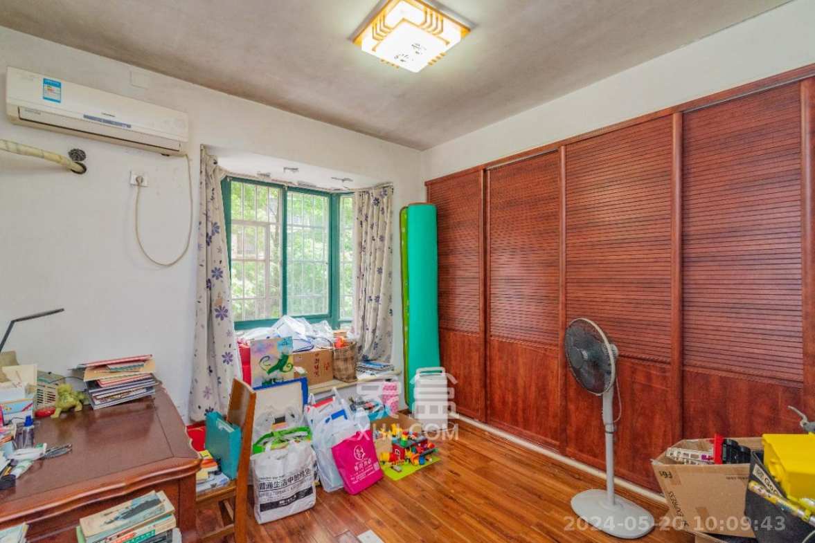 四季阳光花城  4室2厅2卫    5300.0元/月室内图