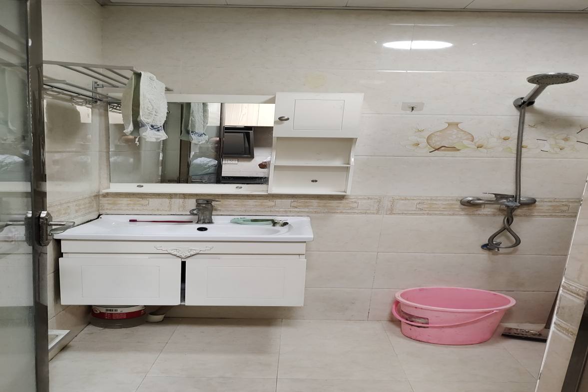 五洲富隆中心 1室1厅1卫 1000.0元/月 五洲富隆中心 1室1厅1卫 1000.0元/月室内图